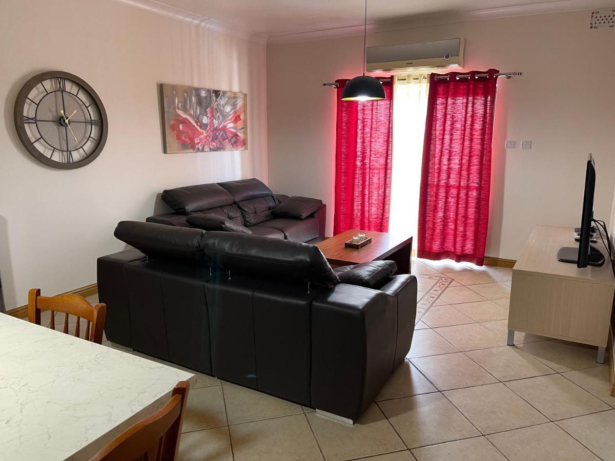 Beautiful Central Apartment With Pool St. Paul's Bay Exteriör bild